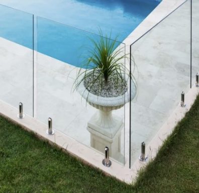barrière de piscine en verre